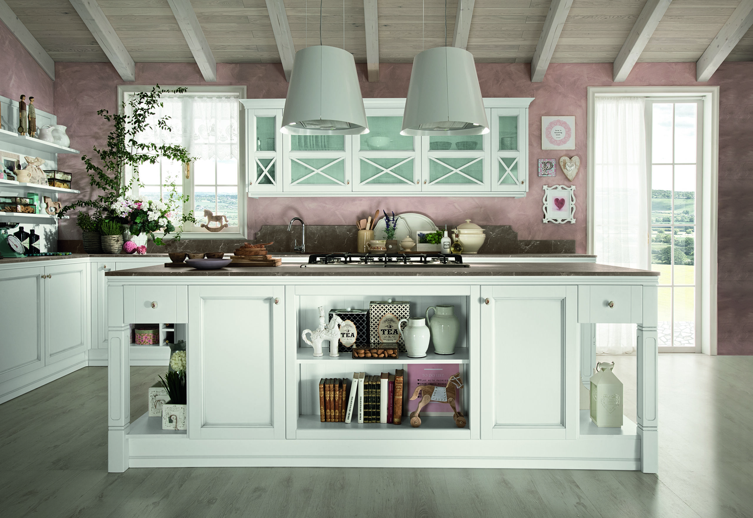 Cucina provenzale elegante con isola centrale e dettagli shabby